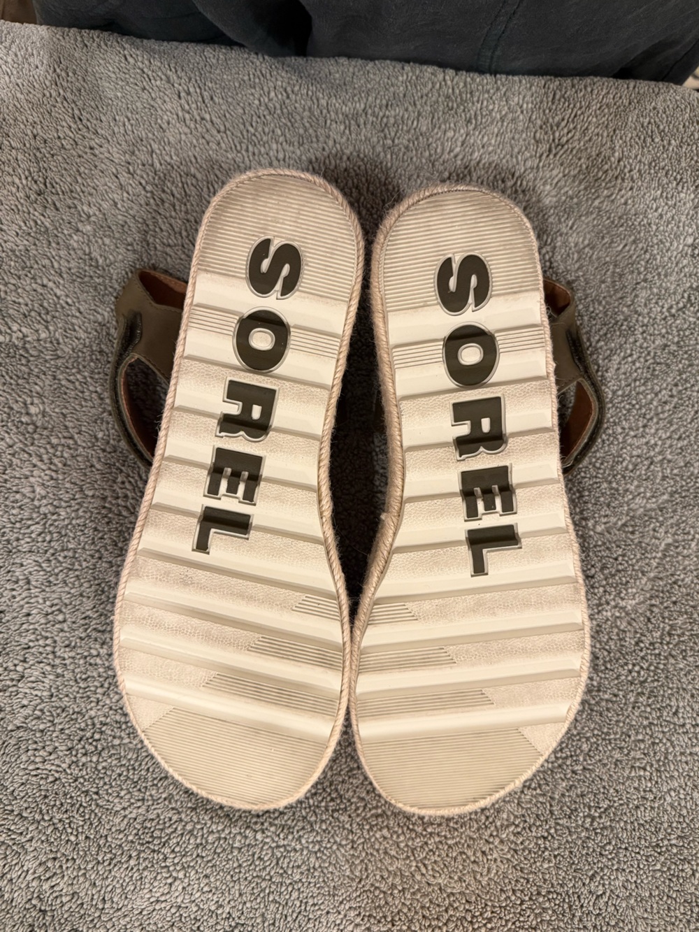 Sorel Brown and Olive Women’s Two-Tone Slingback Sandals - Picture 4 of 5